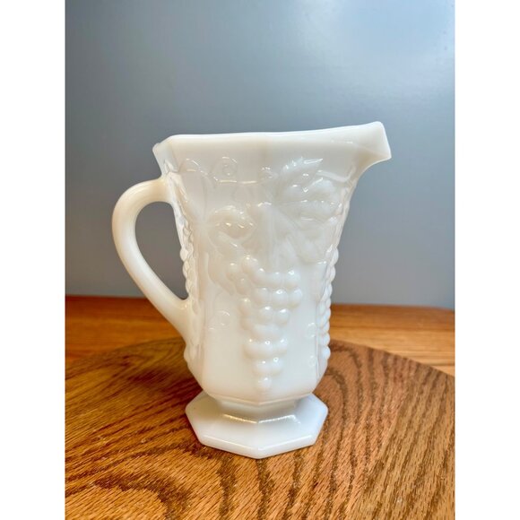 Vintage Anchor Hocking Harvest Grape Milk Glass White Pitcher - Picture 3 of 10